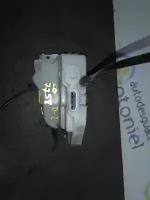 Second-hand car spare part left front door lock for renault megane ii familiar authentique oem iam references 8200027776 4 pin 