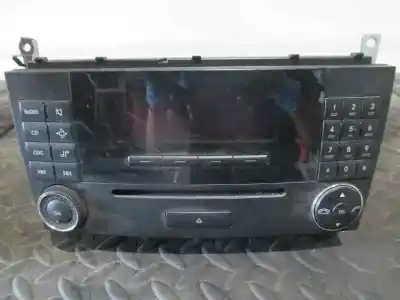 Pezzo di ricambio per auto di seconda mano impianto audio / radio cd per mercedes-benz clase c (w203) berlina 200 compressor (203.045) riferimenti oem iam a2038700589  
