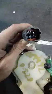 Peça sobressalente para automóvel em segunda mão fechadura da porta dianteira esquerda por kia sorento 2.5 crdi concept referências oem iam  6 pins 