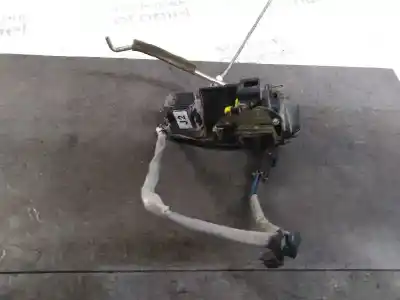 Pezzo di ricambio per auto di seconda mano serratura porta anteriore destra per kia carens 2.0 crdi ex monovolumen riferimenti oem iam 