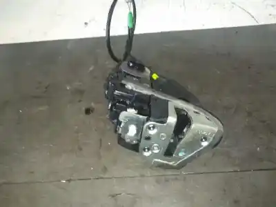 Автозапчастина б/у замок заднього правого дверя для toyota auris active посилання на oem iam   2 pin