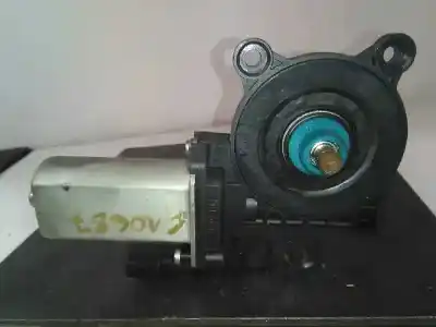 İkinci el araba yedek parçası Sag ön Cam Motoru için FORD FIESTA (CBK) Ambiente OEM IAM referansları  3 P 2 PINS 