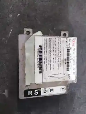 Pezzo di ricambio per auto di seconda mano centralina airbag per kia carens 2.0 crdi ex monovolumen riferimenti oem iam 0k2fd677fo