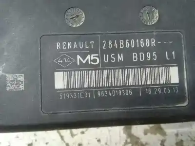 Recambio de automóvil de segunda mano de caja reles / fusibles para renault megane iii berlina 5 p bose edition referencias oem iam 284b60168r  