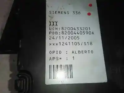 Pezzo di ricambio per auto di seconda mano scatola relè/fusibili per renault megane ii berlina 3p extreme riferimenti oem iam 8200433201  