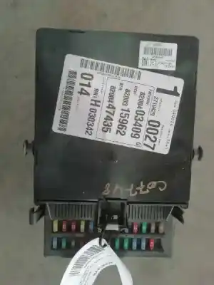 Second-hand car spare part fuse box unit for renault espace iv (jk0) 2.0 dynamique [2.0 ltr. - 110 kw dci diesel fap] oem iam references 8200403409