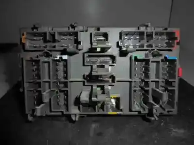 Recambio de automóvil de segunda mano de caja reles / fusibles para peugeot expert kasten komfort confort acristalato referencias oem iam 9631527980  