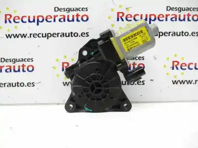 Recambio de automóvil de segunda mano de MOTOR ELEVALUNAS DELANTERO DERECHO para HYUNDAI TUCSON  referencias OEM IAM 82460D7000  