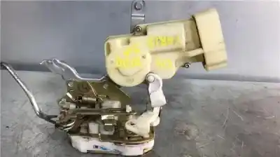 Автозапчастина б/у передній правий центральний замок для toyota yaris (ncp1/nlp1/scp1) 1.3 expo посилання на oem iam 693100d010  693100d011