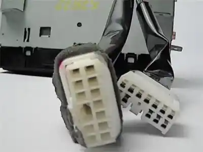 Second-hand car spare part audio system / radio cd for toyota corolla (e12) 2.0 d-4d oem iam references 0860100906  