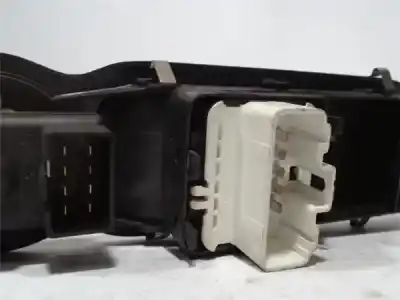 Pièce détachée automobile d'occasion commande de lève vitre avant droit pour renault modus / grand modus (f/jp0_) 1.5 dci (fp0e, jp0e) références oem iam 8200277630  