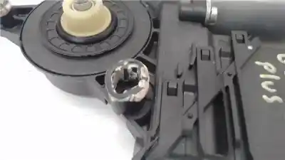 Recambio de automóvil de segunda mano de motor elevalunas trasero izquierdo para volkswagen golf v plus (5m1) 2.0 tdi 16v referencias oem iam 5m0839401b  