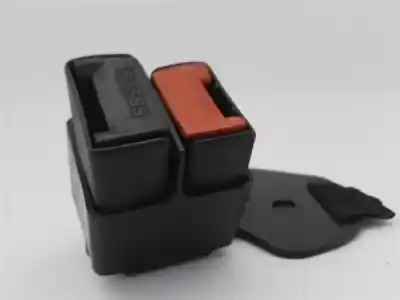 Peça sobressalente para automóvel em segunda mão CHICOTE / ENCAIXE CINTO SEGURANÇA TRASEIRO ESQUERDO por RENAULT CLIO II FASE II (B/CB0)  Referências OEM IAM 8200684049  