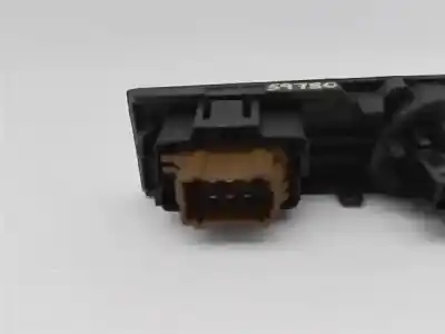 Second-hand car spare part multifunction switch for renault clio ii fase ii (b/cb0) 1.4 16v oem iam references 8200071224  