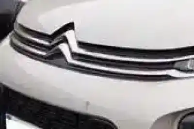 Автозапчасти б/у передняя решетка за citroen c3 aircross ii (2r_, 2c_) 1.2 puretech 110 (2rhnzb 2rhnzw 2rhnpx 2rhnpj) ссылки oem iam yq000568xt