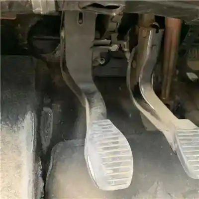 Pièce détachée automobile d'occasion PÉDALE D'EMBRAYAGE pour FIAT PUNTO / GRANDE PUNTO (199)  Références OEM IAM 77364977  