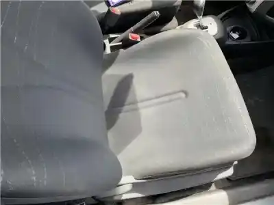 Автозапчастина б/у передне праве сиділо для TOYOTA YARIS (KSP9/SCP9/NLP9) 1.4 Turbodiesel CAT Посилання на OEM IAM 711000DK40E1  