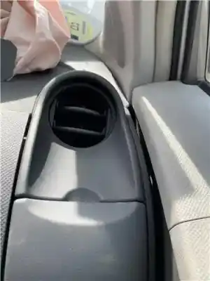 Автозапчасти б/у аэрационная решетка за TOYOTA YARIS (KSP9/SCP9/NLP9) 1.4 Turbodiesel CAT ссылки OEM IAM 556500D070B0  