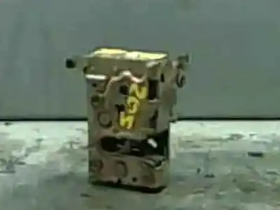 Peça sobressalente para automóvel em segunda mão FECHADURA DA PORTA DIANTEIRA ESQUERDA por PEUGEOT 205 II (20A/C)  Referências OEM IAM 913593  