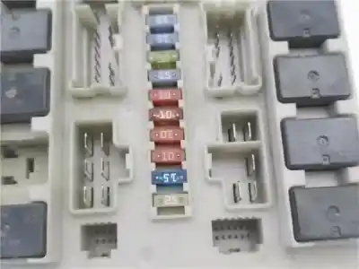 Second-hand car spare part fuse box unit for renault clio iii 1.5 dci diesel cat oem iam references 674660  