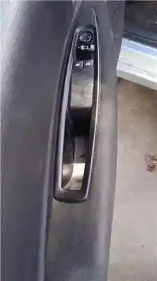 Pezzo di ricambio per auto di seconda mano INTERRUTTORE ALZACRISTALLI ANTERIORE SINISTRO per CITROEN C4 BERLINA 1.4 16V Riferimenti OEM IAM 9651464277  