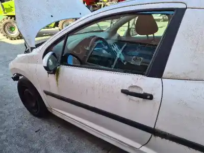 Second-hand car spare part left front door for peugeot 207 confort oem iam references 9002an