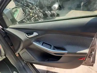 Peça sobressalente para automóvel em segunda mão forra / revestimento da porta dianteira direita por ford focus lim. (cb8) 1.6 16v ti-vct cat 105 cv / 77 kw referências oem iam 
