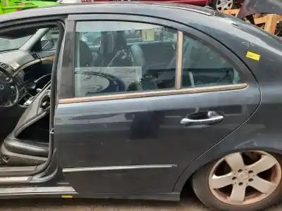 Recambio de automóvil de segunda mano de PUERTA TRASERA IZQUIERDA para MERCEDES CLASE E (W211) BERLINA  referencias OEM IAM 211730010528  