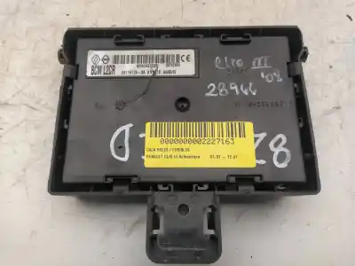 Pezzo di ricambio per auto di seconda mano SCATOLA RELÈ/FUSIBILI per RENAULT CLIO III  Riferimenti OEM IAM 8200652285  