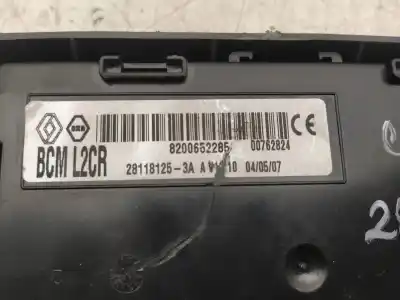 Pezzo di ricambio per auto di seconda mano scatola relè/fusibili per renault clio iii authentique riferimenti oem iam 8200652285  