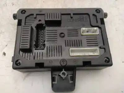 Pezzo di ricambio per auto di seconda mano scatola relè/fusibili per renault clio iii authentique riferimenti oem iam 8200652285  