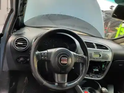 Peça sobressalente para automóvel em segunda mão tablier por seat leon (1p1) 2.0 tdi 16v referências oem iam 1p1857003tlf