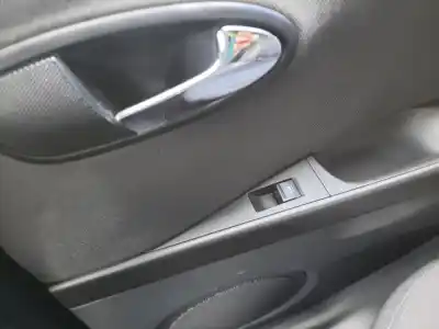 Peça sobressalente para automóvel em segunda mão botão / interruptor elevador vidro traseiro direito por seat leon (1p1) 2.0 tdi 16v referências oem iam 7l6959855creh