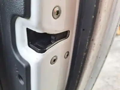 Tweedehands auto-onderdeel achter rechts deurslot voor kia carens iv 1.7 crdi oem iam-referenties 