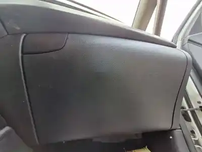 Tweedehands auto-onderdeel handschoenenkastje voor kia carens iv 1.7 crdi oem iam-referenties 