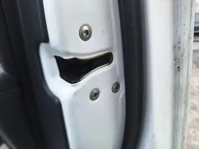 Tweedehands auto-onderdeel deurslot rechts voor voor kia carens iv 1.7 crdi oem iam-referenties 