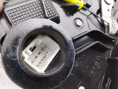 Second-hand car spare part Left Front Door Lock for TOYOTA AURIS Sol OEM IAM references A046693  