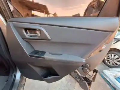 Peça sobressalente para automóvel em segunda mão FORRA / REVESTIMENTO DA PORTA TRASEIRA DIREITA por TOYOTA AURIS Active Referências OEM IAM   