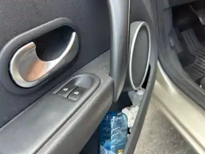 Second-hand car spare part Left Front Power Window Switch for RENAULT CLIO III Emotion OEM IAM references   