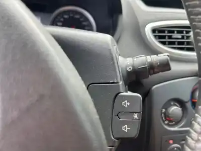 Pezzo di ricambio per auto di seconda mano comando multifunzione per renault clio iii emotion riferimenti oem iam 