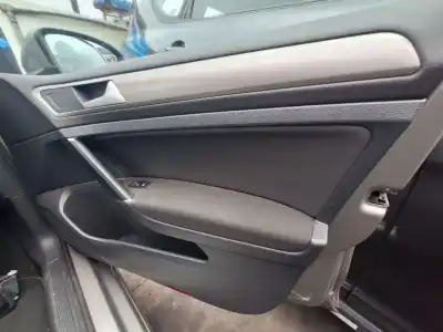 Автозапчасти б/у ОБИВКА ПЕРЕДНЕЙ ПРАВОЙ ДВЕРИ за VOLKSWAGEN GOLF VII LIM. Advance BlueMotion Tech. 110 CV / 81 KW ссылки OEM IAM   