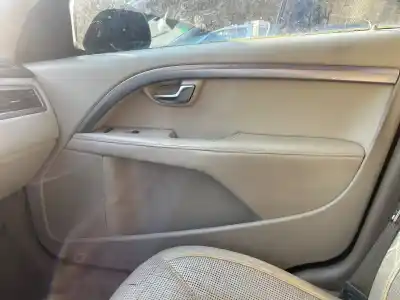 Recambio de automóvil de segunda mano de GUARNECIDO PUERTA DELANTERA DERECHA para VOLVO S80 BERLINA D5 Summum 215 CV / 158 KW referencias OEM IAM   