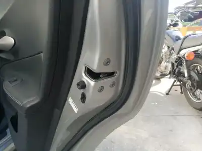 Peça sobressalente para automóvel em segunda mão fechadura da porta traseira direita por toyota auris sport referências oem iam 