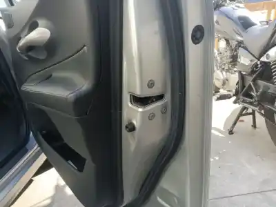 Peça sobressalente para automóvel em segunda mão fechadura da porta dianteira direita por toyota auris sport referências oem iam 