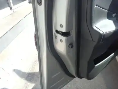 Peça sobressalente para automóvel em segunda mão fechadura da porta dianteira esquerda por toyota auris sport referências oem iam 