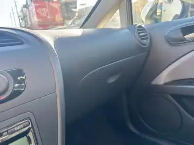Peça sobressalente para automóvel em segunda mão Airbag Dianteiro Direito por SEAT LEON (1P1) Reference Referências OEM IAM 1P0880204D  