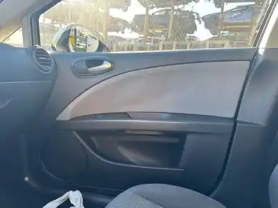 Pezzo di ricambio per auto di seconda mano Rivestimento Porta Anteriore Destro per SEAT LEON (1P1) Reference Riferimenti OEM IAM 1P0867012  