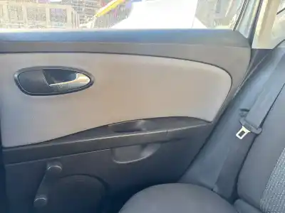 Pezzo di ricambio per auto di seconda mano Rivestimento Porta Posteriore Destro per SEAT LEON (1P1) Reference Riferimenti OEM IAM 1P0867212  