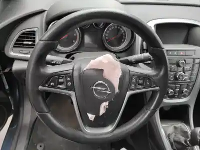 Second-hand car spare part steering wheel for opel astra j sports tourer (p10) 1.7 cdti (35) oem iam references 913493  