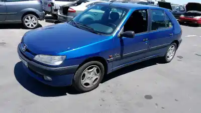Pièce détachée automobile d'occasion console centrale pour peugeot 306  références oem iam 7588ec  